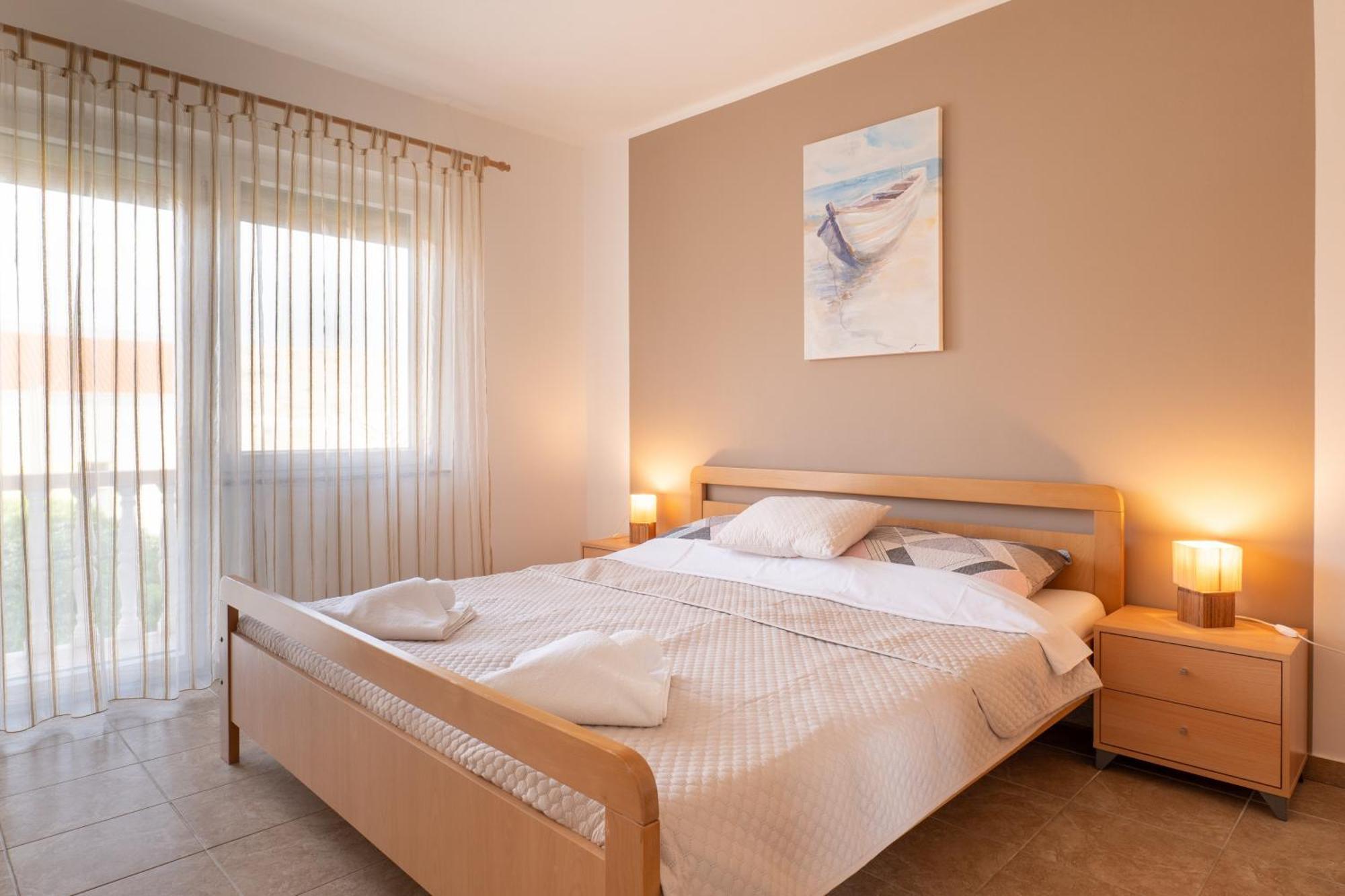 Apartment Wish - Two Bedrooms With 2 Ac Renewed Паг Екстериор снимка